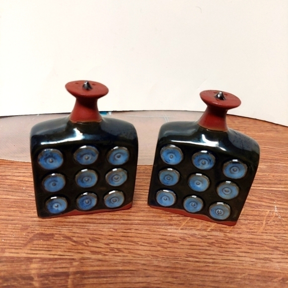 Contemporary Salt and Pepper Shakers - Picture 1 of 8